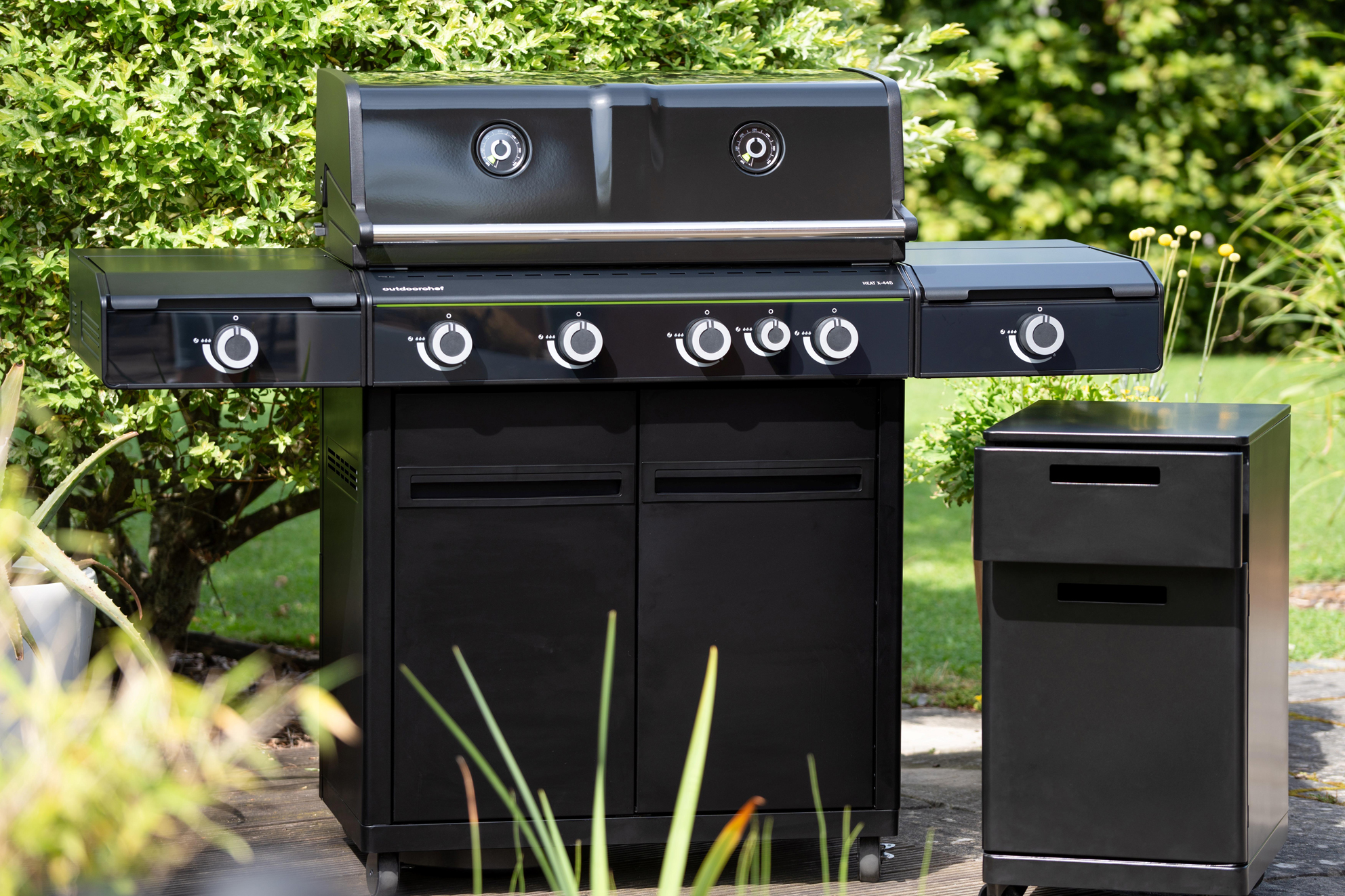 OUTDOORCHEF Grillschrank mit Rollen