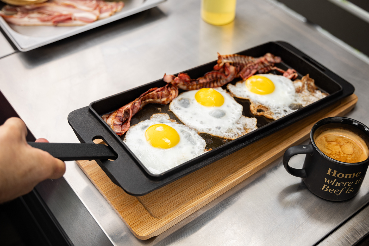 Cast-Iron-Family_0285_PansAndPlates_BaconAndEggs Otto Wilde 8" Gusseisen Pfannen-Set