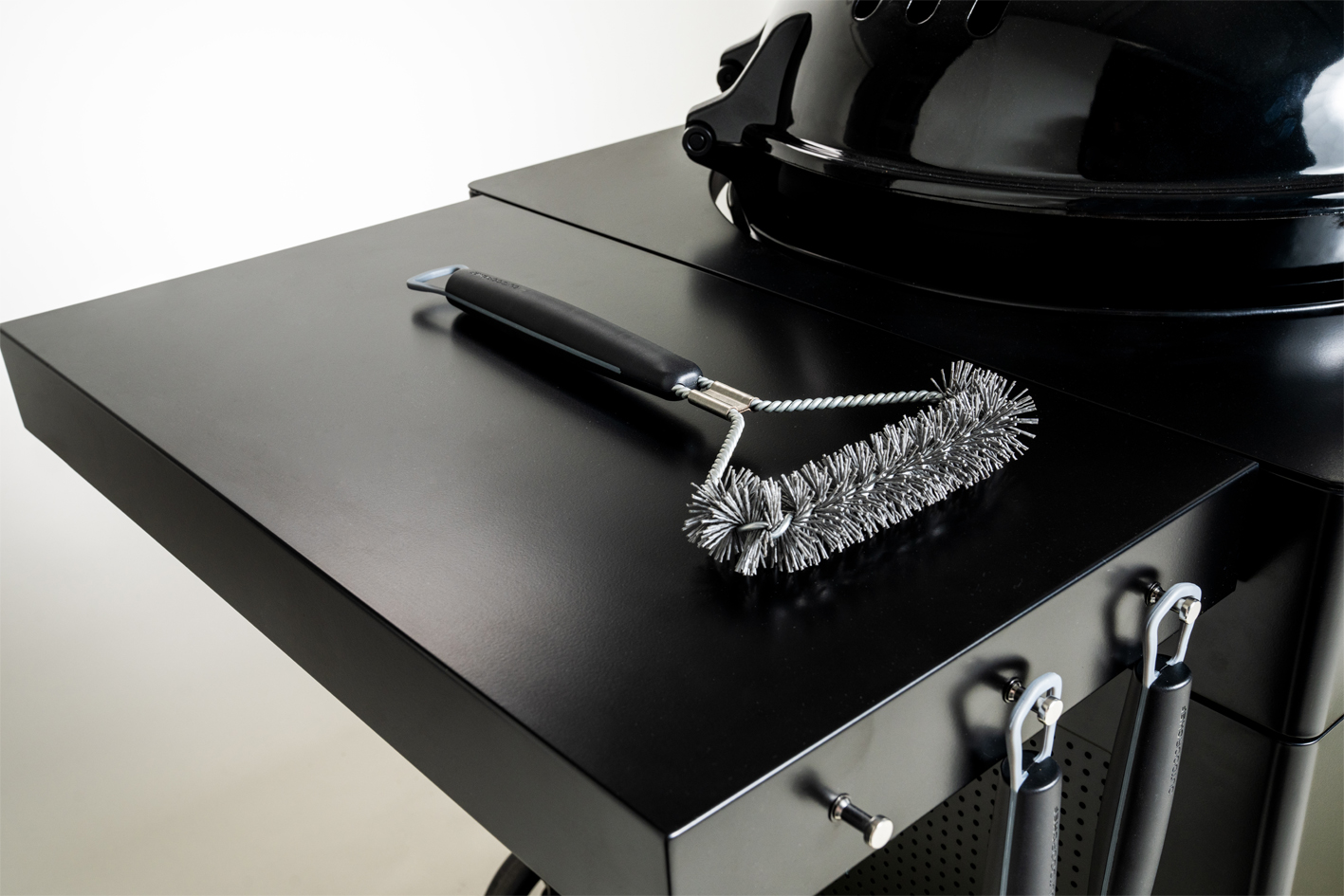 1442135_Triangel_2 OutdoorCHEF Triangel Grillbürste