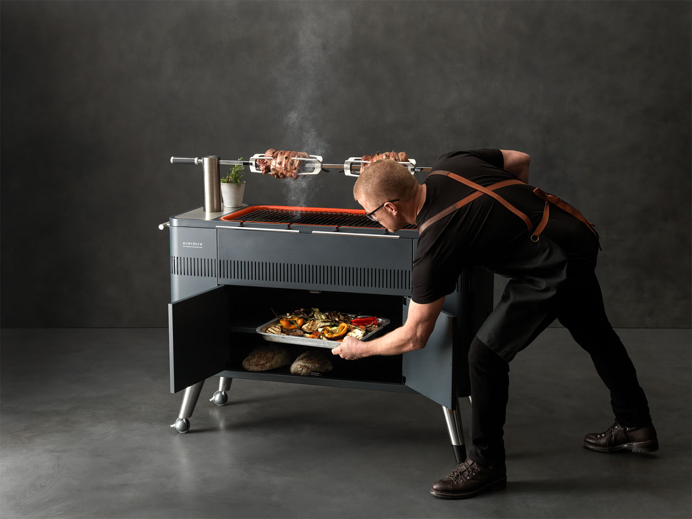 Everdure HUB Holzkohlegrill & Heston Blumenthal Warmhaltemöglichkeit