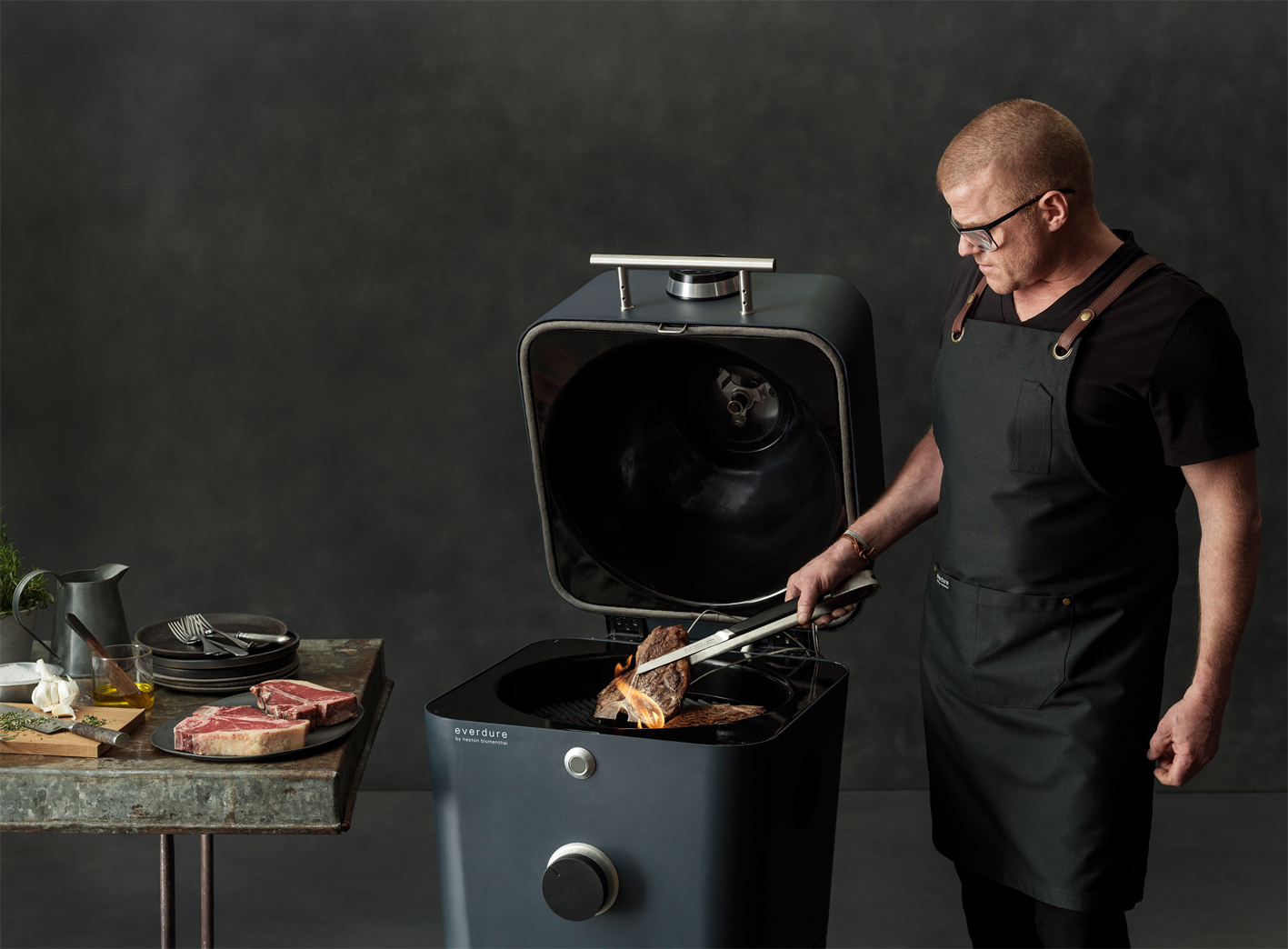 Everdure_4K_Graphite_5 Everdure 4K Outdoor Ofen Graphite by heston blumentahl Steak