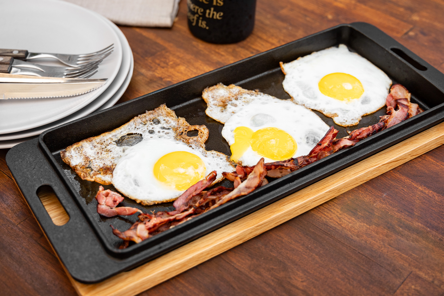 Cast-Iron-Family_0288_PansAndPlates_BaconAndEggs Otto Wilde 8" Gusseisen Pfannen-Set