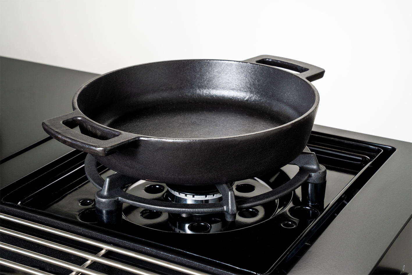1449149_Gusspfanne_1 OutdoorCHEF Gusseisenpfanne 28 cm