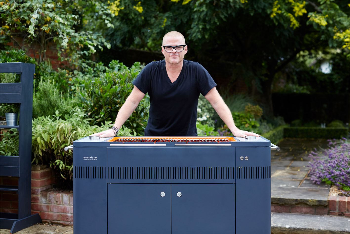 Everdure HUB Holzkohlegrill & Heston Blumenthal